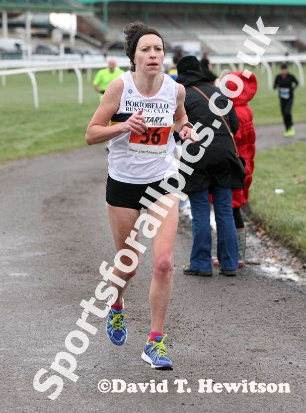 Melanie Henderson (Portobello) on her way to winning the Newcastle Racecourse Half Marathon, Newcastle Racecourse, Gosforth, Newcastle. Photo: David T. Hewitson/Sports for All Pics